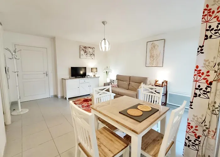 Sylvie8, T2, Centre Luchon, Jardin, 4 Personnes דירה